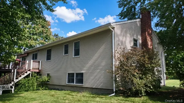 56 Mandalay DR, Poughkeepsie, NY 12603