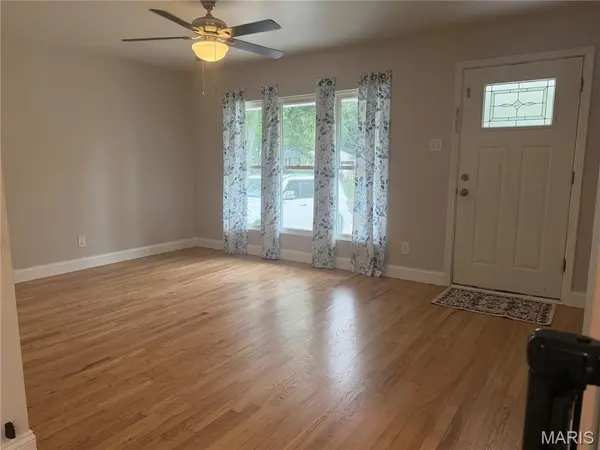 215 S Saint Jacques ST, Florissant, MO 63031