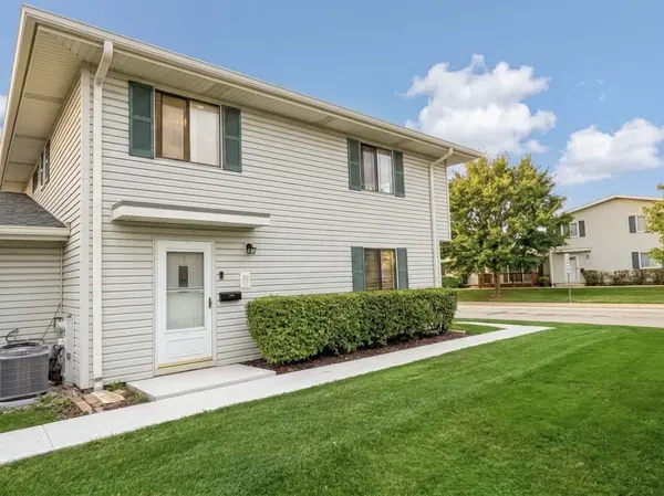 935 Shattuck LN #935, Schaumburg, IL 60194