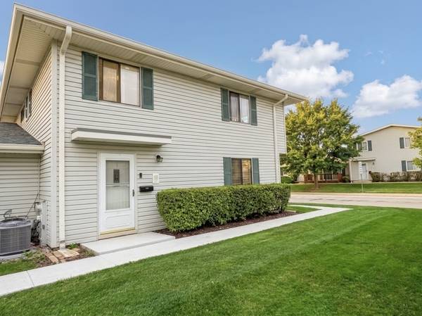 935 Shattuck LN #935, Schaumburg, IL 60194