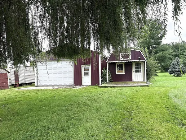 1910 Lakeview LN, Dixon, IL 61021