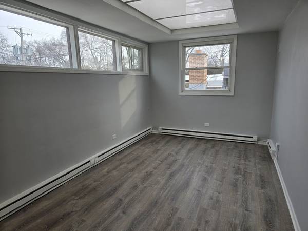 477 1/2 S Spring RD #1, Elmhurst, IL 60126