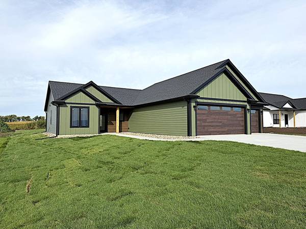 145 Rolling Hills DR, Elgin, MN 55932