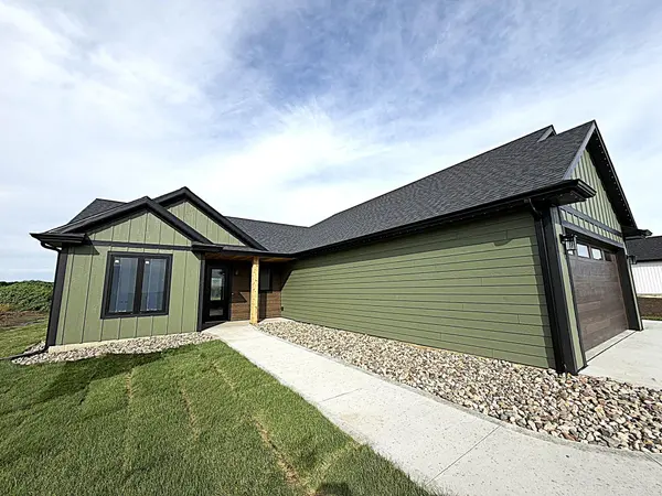 145 Rolling Hills DR, Elgin, MN 55932