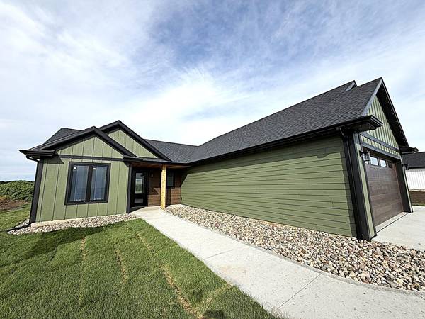 145 Rolling Hills DR, Elgin, MN 55932
