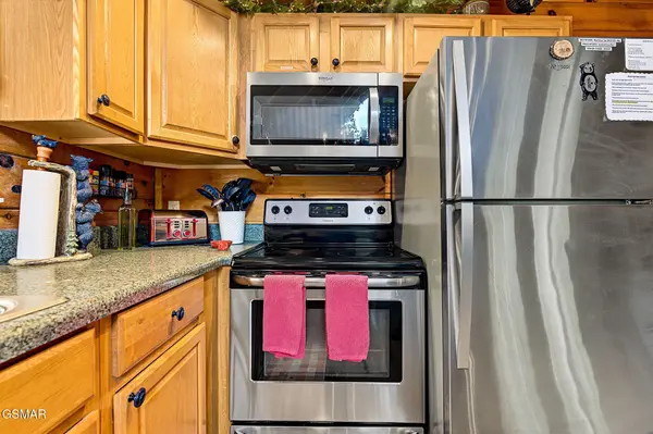1124 Twin Oaks Road, Gatlinburg, TN 37738