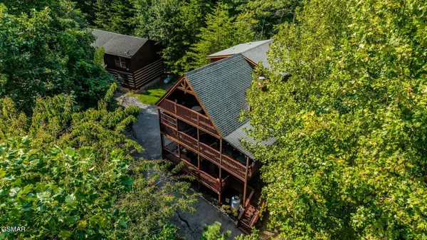 1124 Twin Oaks Road, Gatlinburg, TN 37738