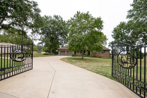 4181 E Farm Road 164, Springfield, MO 65809