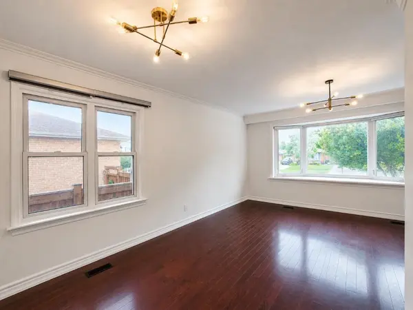 28 Eringate DR, Toronto W08, ON M9C 3Y7