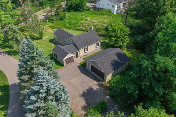 1922 Oakland RD, Minnetonka, MN 55305