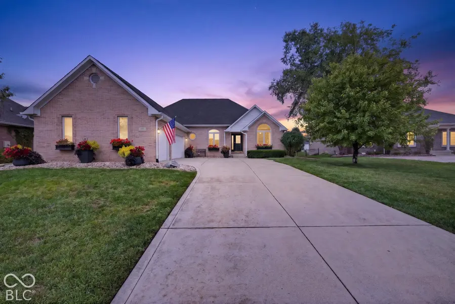 2807 Bloomsbury DR S, Greenwood, IN 46143