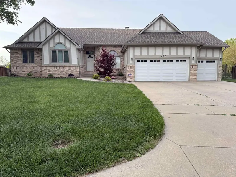 2427 N VINEGATE CT, Wichita, KS 67226