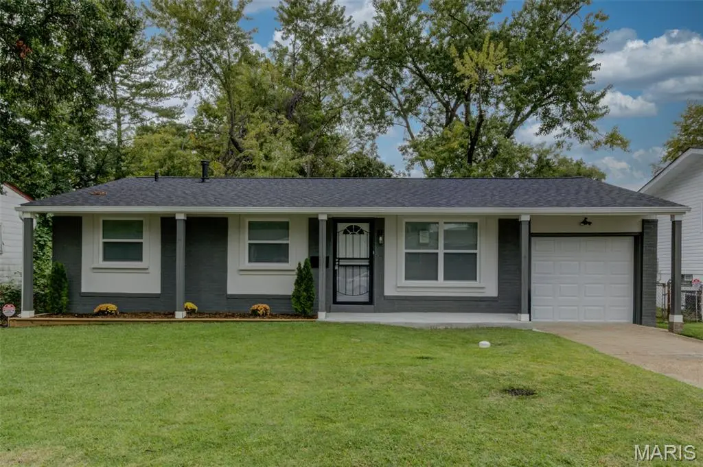 10237 Royal DR, St Louis, MO 63136