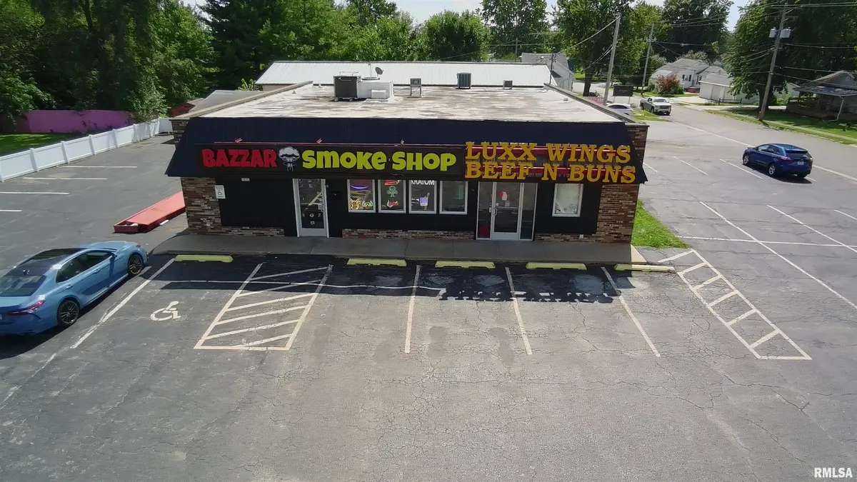 1112 E CHESTNUT ST, Canton, IL 61520