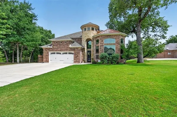308 Familia Court, Azle, TX 76020