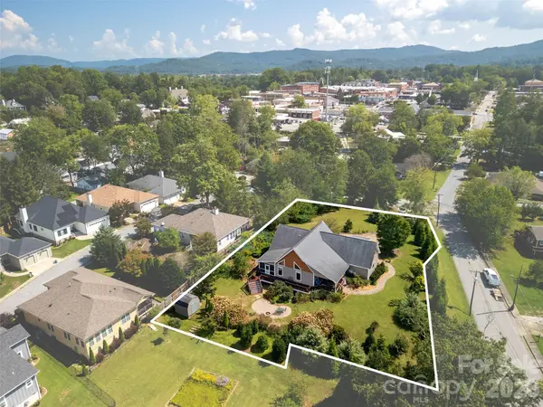 90 S Oaklawn AVE, Brevard, NC 28712