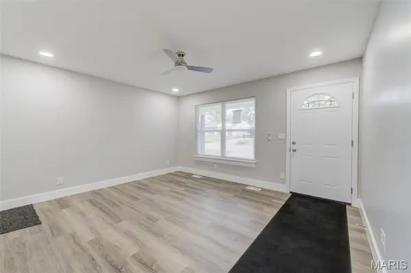 10237 Royal DR, St Louis, MO 63136