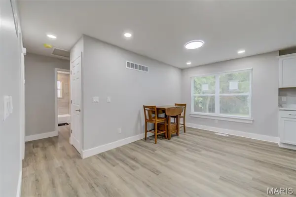10237 Royal DR, St Louis, MO 63136