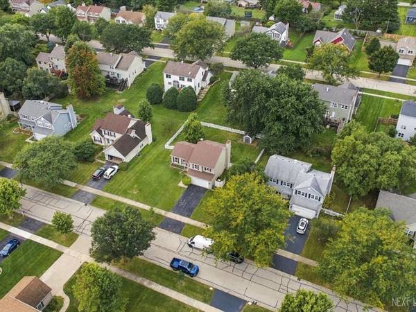 356 Wildwood DR, North Aurora, IL 60542