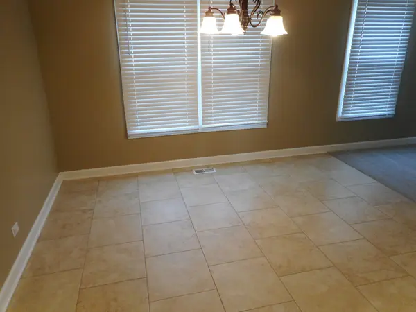 207 Downing DR, Bloomingdale, IL 60108