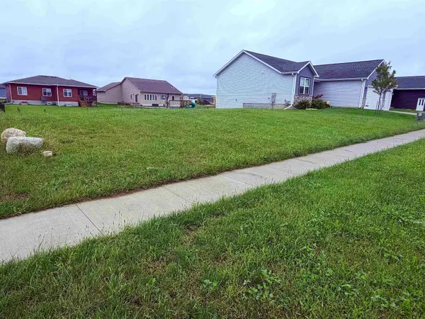 4216 Shocker RD, Cedar Falls, IA 50613