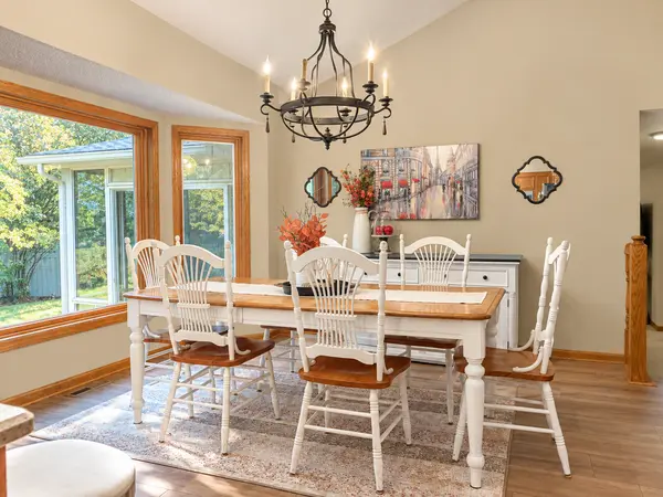 1405 Horseshoe CIR, Eagan, MN 55122
