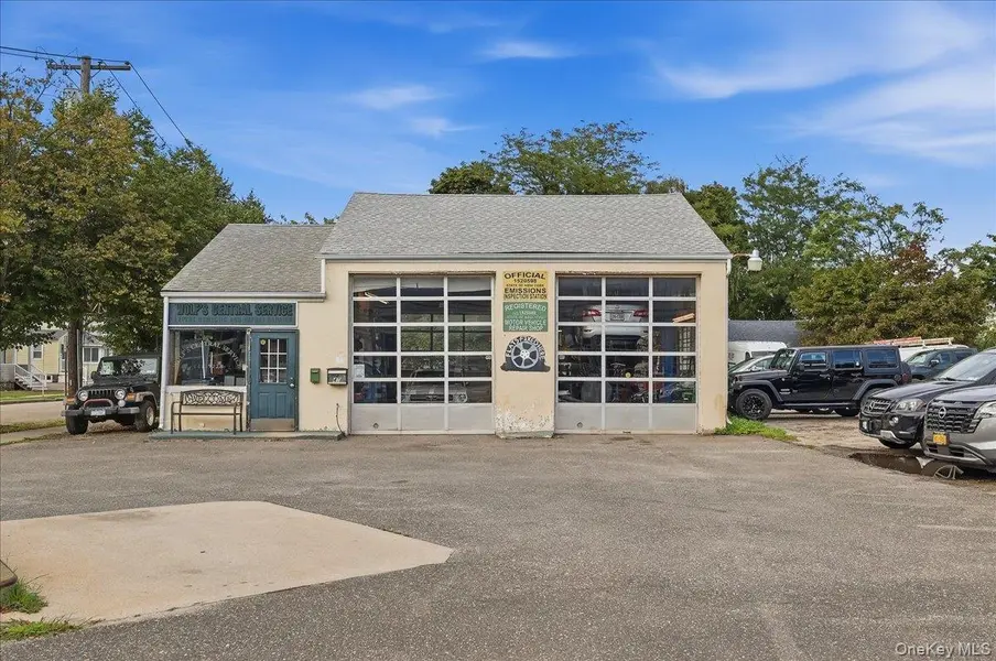 47 Sammis AVE, Babylon, NY 11702