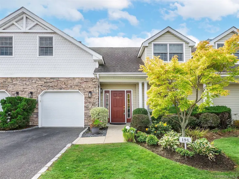194 Pond View DR #387, Port Washington, NY 11050