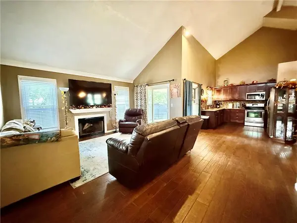 507 Shawn Crest LN, Richmond, MO 64085