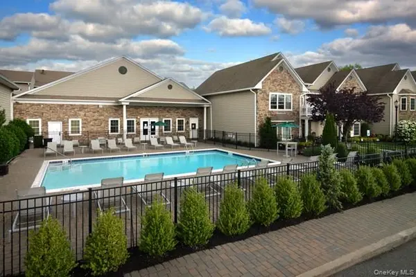 1503 Dolphin LN #1503, Holbrook, NY 11741