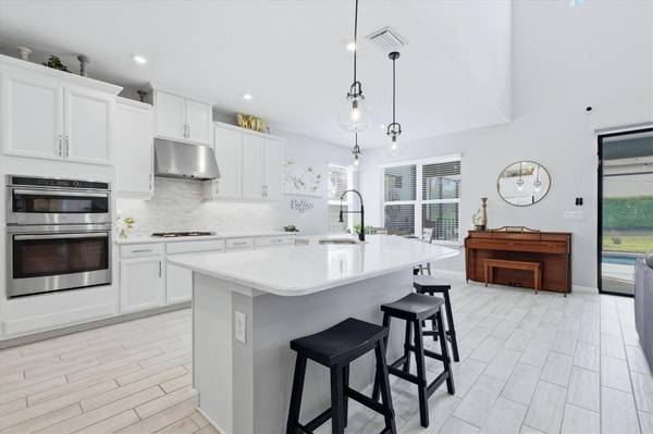 9303 STARRY NIGHT AVE, Sarasota, FL 34241