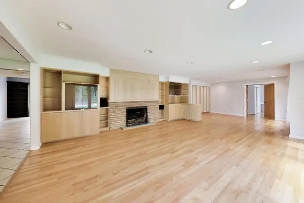 5801 N LANSING AVE, Chicago, IL 60646