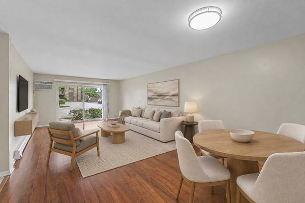 8901 N Western AVE #A104, Des Plaines, IL 60016