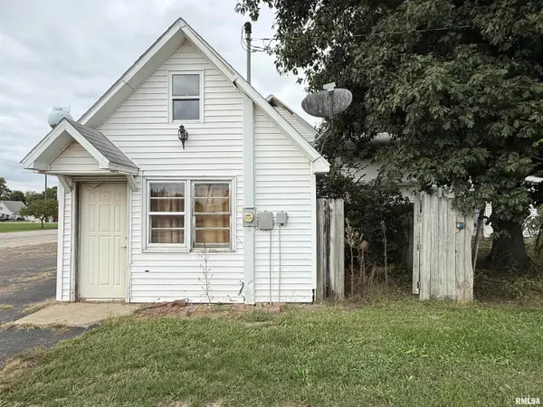 104 S MAIN ST, Smithfield, IL 61477