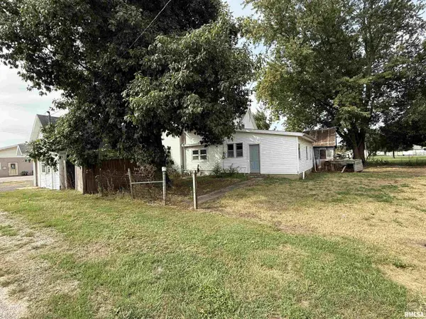 104 S MAIN ST, Smithfield, IL 61477