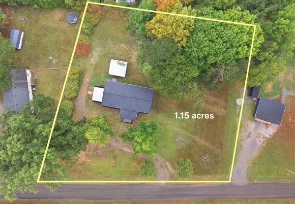 1062 Caps Rdg, Dickson, TN 37055