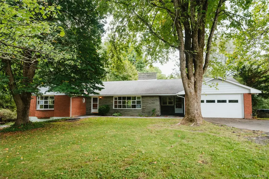 13 Edgewood DR, New Paltz, NY 12561