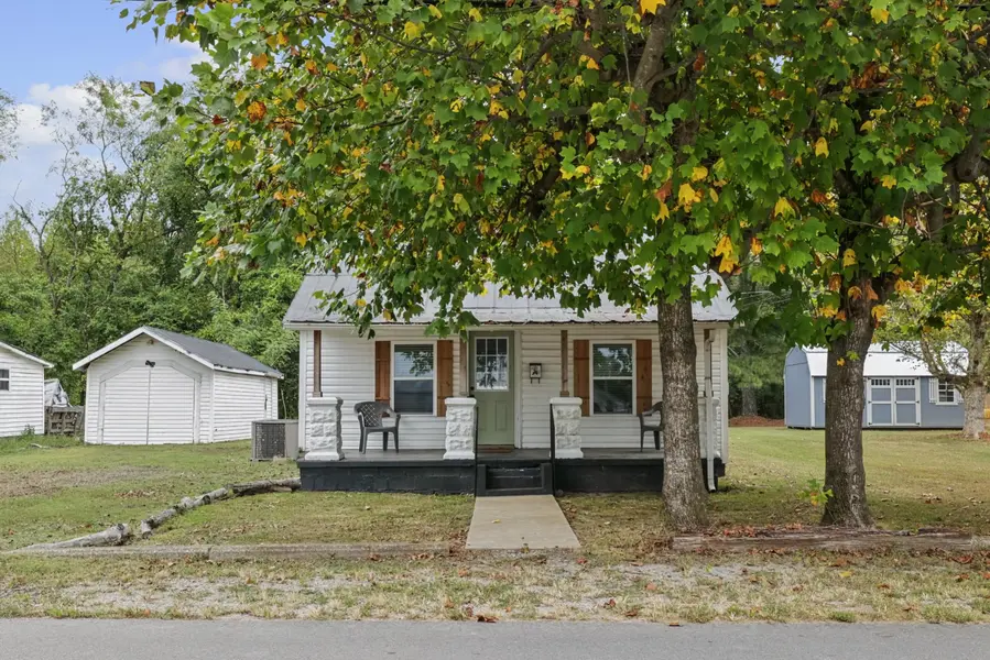 219 Cedar St, Hohenwald, TN 38462