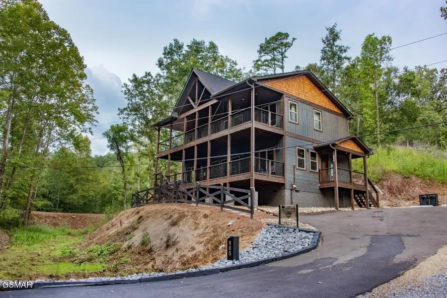 985 King Branch Road, Sevierville, TN 37876