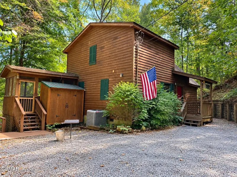2120 Jeans Way, Sevierville, TN 37876
