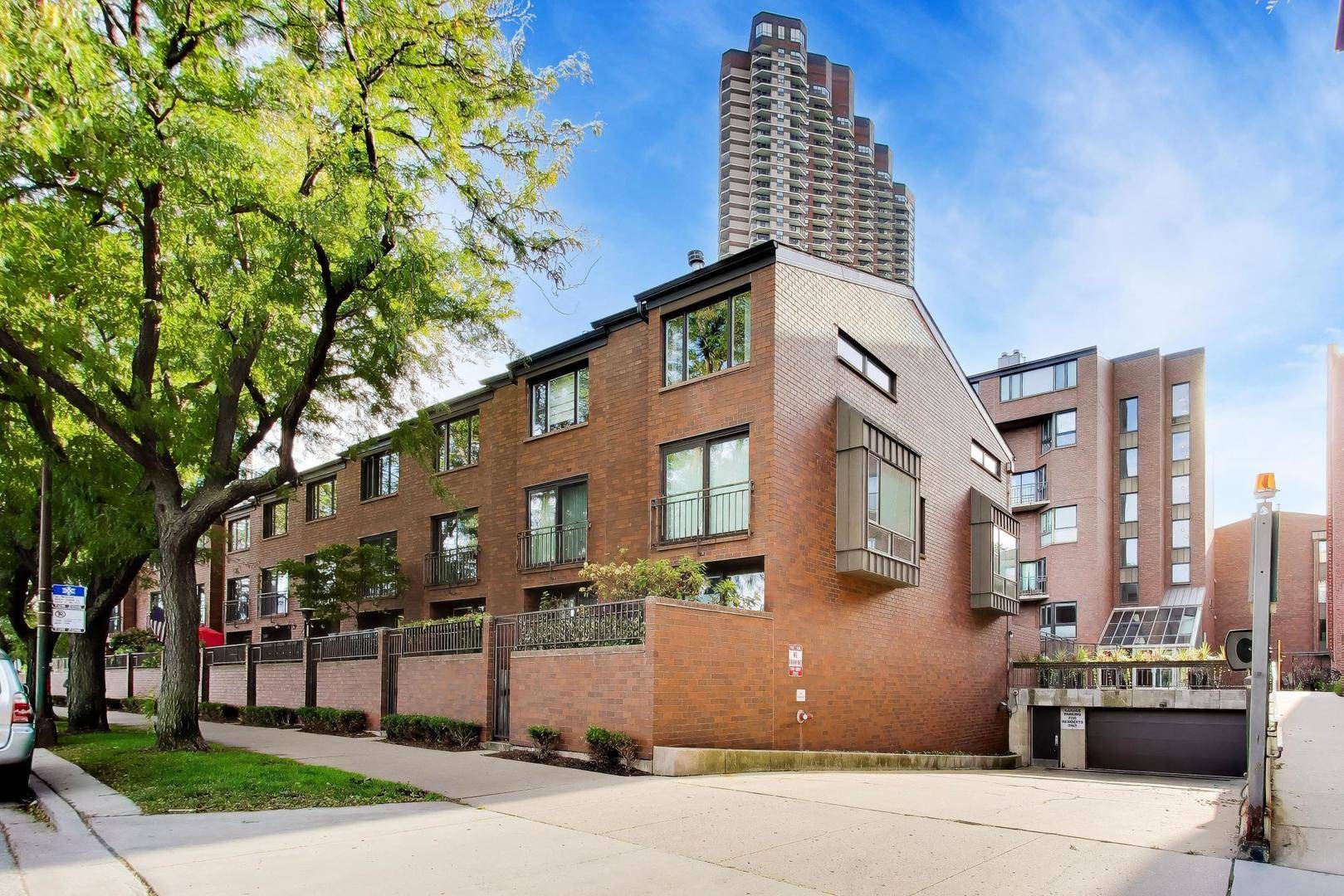 3700 N LAKE SHORE DR #104, Chicago, IL 60613