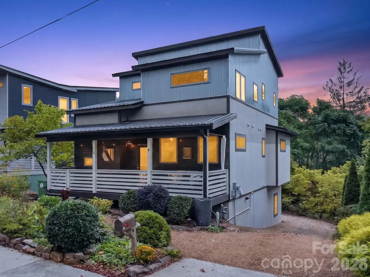18 Sulphur Springs RD, Asheville, NC 28806