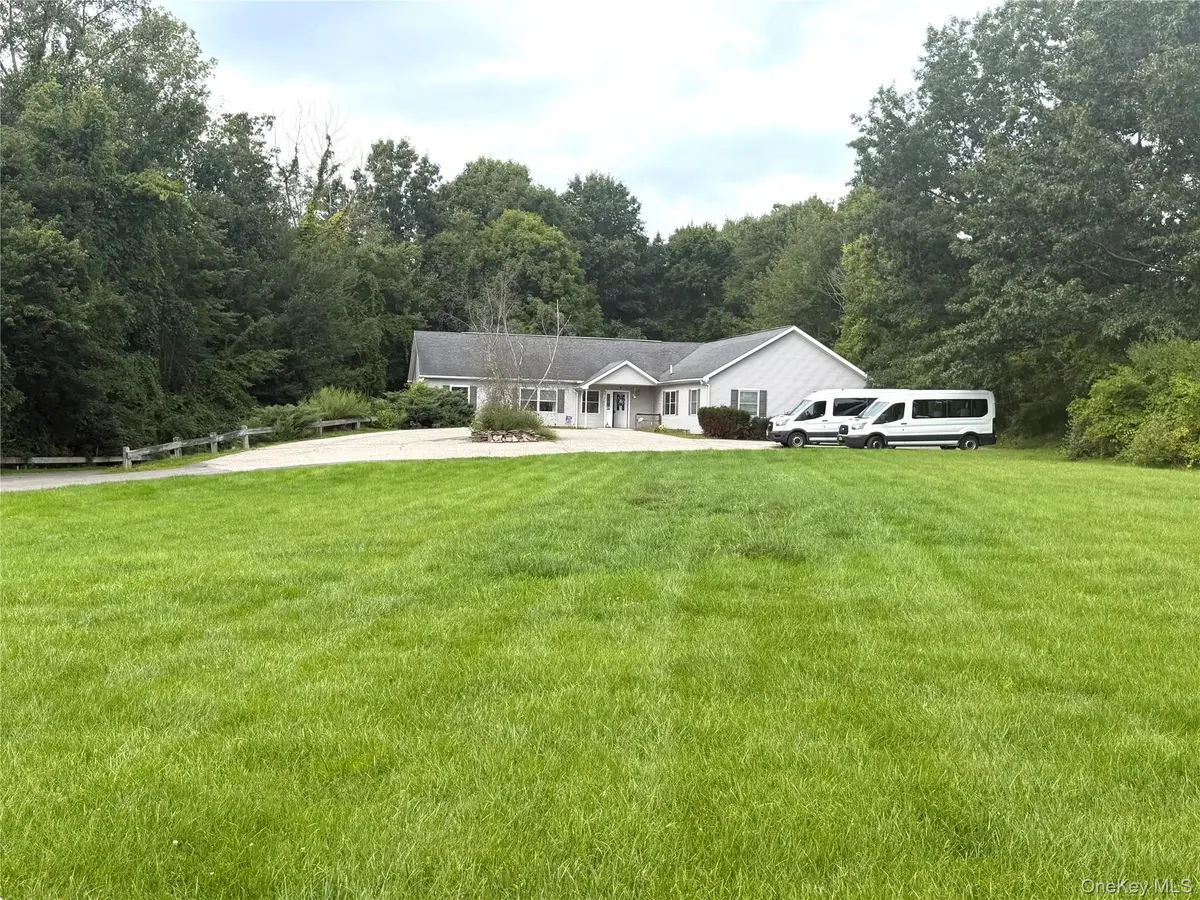 13 Rebecca DR, Pawling, NY 12564