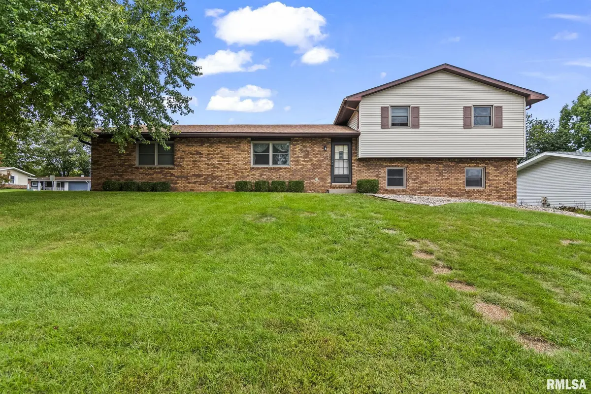 23 Timbercrest DR, Sherman, IL 62684