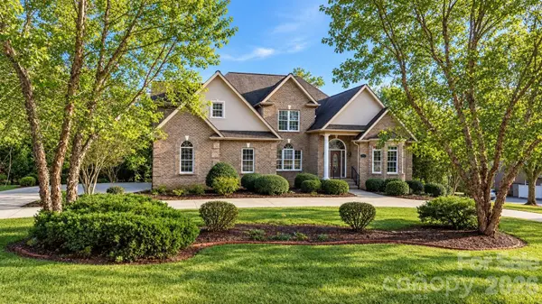 2301 Willow Creek DR, Newton, NC 28658