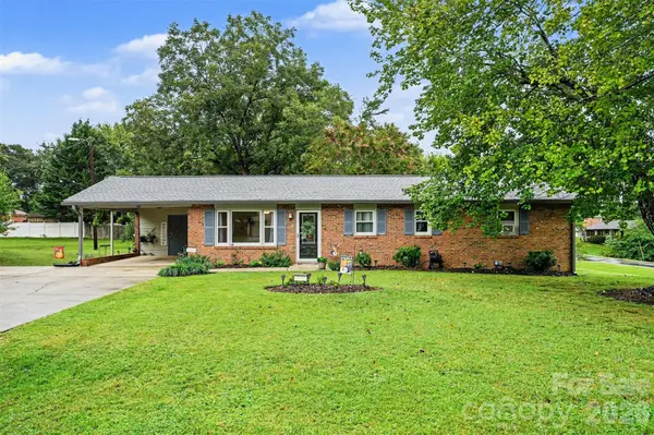 2712 33rd AVE NE, Hickory, NC 28601