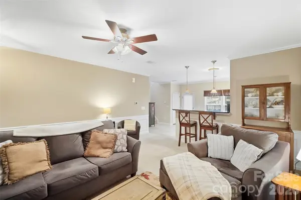 2516 Impatien DR, Charlotte, NC 28215