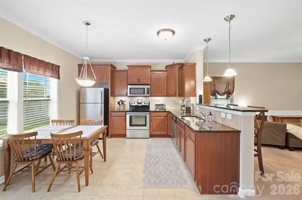 2516 Impatien DR, Charlotte, NC 28215