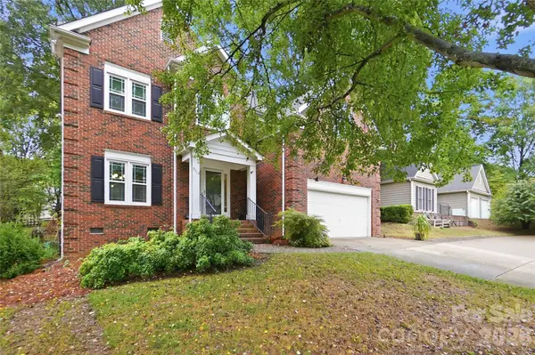 9114 Cameron Wood DR, Charlotte, NC 28210