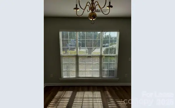 3147 Old Ironside DR, Charlotte, NC 28213